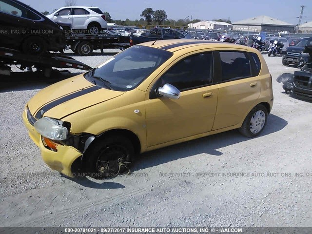 KL1TD66647B735392 - 2007 CHEVROLET AVEO LS YELLOW photo 2