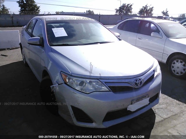 4T4BF1FK1CR200681 - 2012 TOYOTA CAMRY SE/LE/XLE SILVER photo 1