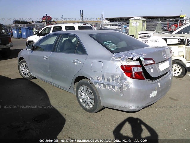 4T4BF1FK1CR200681 - 2012 TOYOTA CAMRY SE/LE/XLE SILVER photo 3