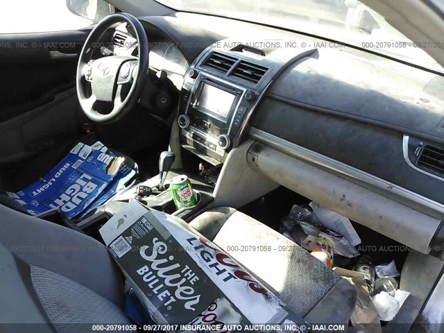 4T4BF1FK1CR200681 - 2012 TOYOTA CAMRY SE/LE/XLE SILVER photo 5