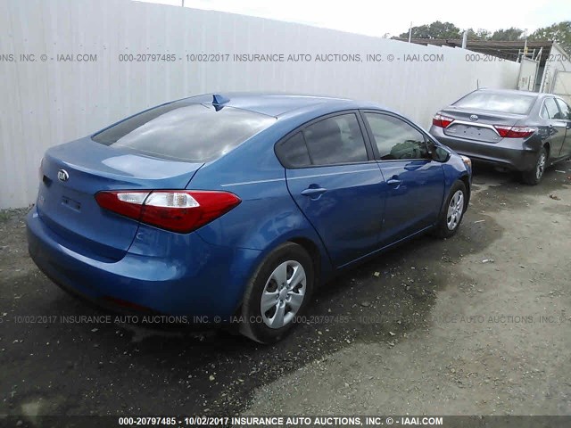 KNAFX4A62F5276611 - 2015 KIA FORTE LX BLUE photo 4