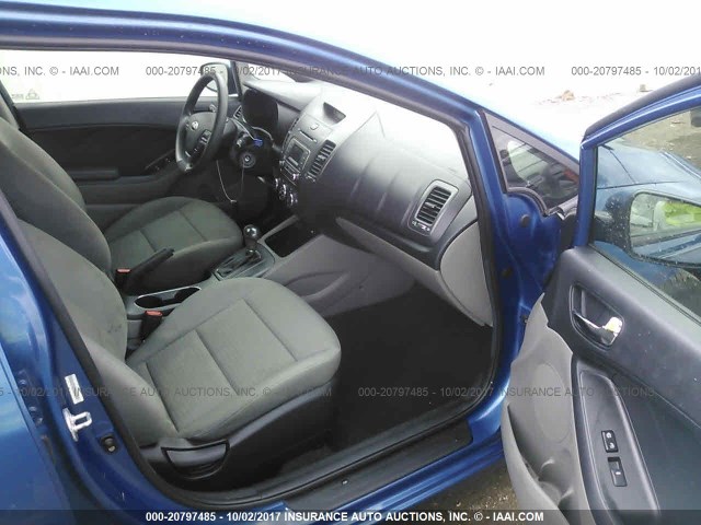 KNAFX4A62F5276611 - 2015 KIA FORTE LX BLUE photo 5