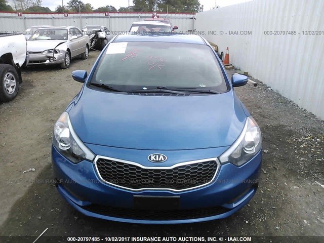 KNAFX4A62F5276611 - 2015 KIA FORTE LX BLUE photo 6