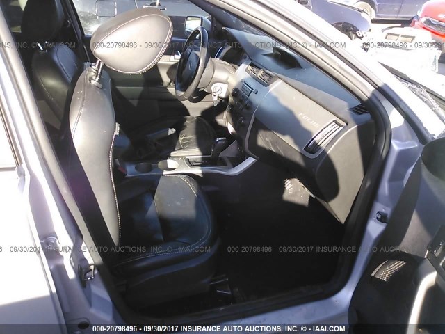 1FAHP35N28W170282 - 2008 FORD FOCUS SE/SEL/SES GRAY photo 5