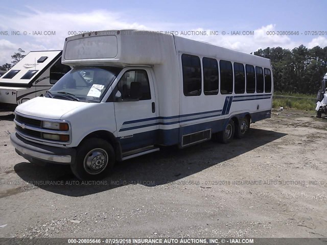 1GBJG31J7Y1279840 - 2000 CHEVROLET EXPRESS G3500  WHITE photo 2