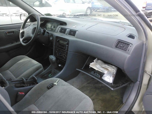 JT2BG22K1Y0460741 - 2000 TOYOTA CAMRY CE/LE/XLE SILVER photo 5