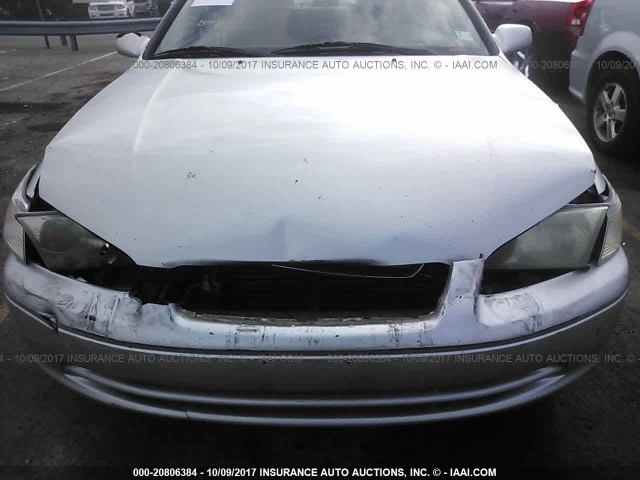 JT2BG22K1Y0460741 - 2000 TOYOTA CAMRY CE/LE/XLE SILVER photo 6