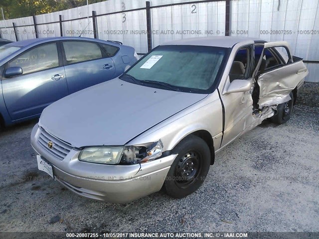 4T1BG22K1WU193562 - 1998 TOYOTA CAMRY CE/LE/XLE ოქროსფერი ფოტო 2