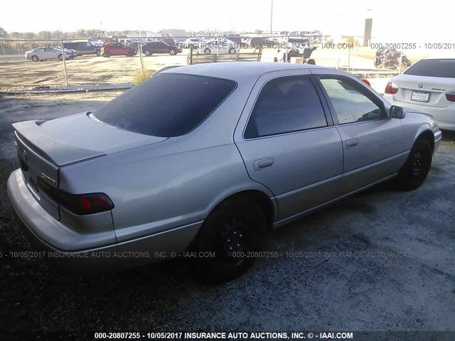 4T1BG22K1WU193562 - 1998 TOYOTA CAMRY CE/LE/XLE ოქროსფერი ფოტო 4