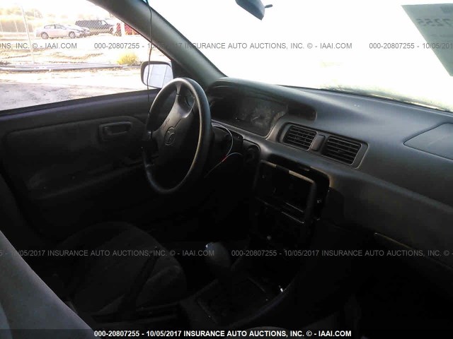 4T1BG22K1WU193562 - 1998 TOYOTA CAMRY CE/LE/XLE ოქროსფერი ფოტო 5