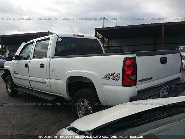 1GCHK23D27F177406 - 2007 CHEVROLET SILVERADO K2500 HEAVY DUTY WHITE photo 3