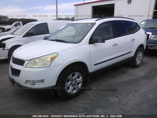 1GNEV13D19S156293 - 2009 CHEVROLET TRAVERSE LS WHITE photo 2