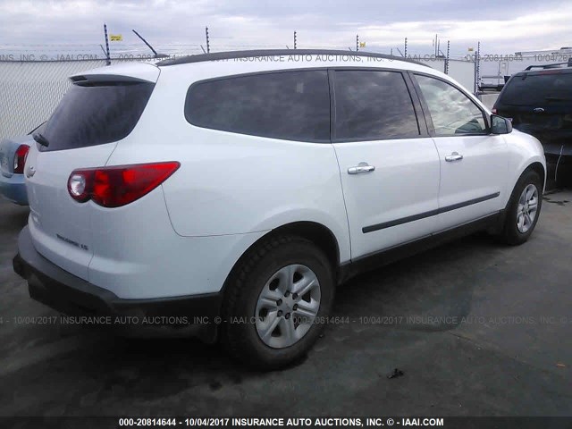 1GNEV13D19S156293 - 2009 CHEVROLET TRAVERSE LS WHITE photo 4