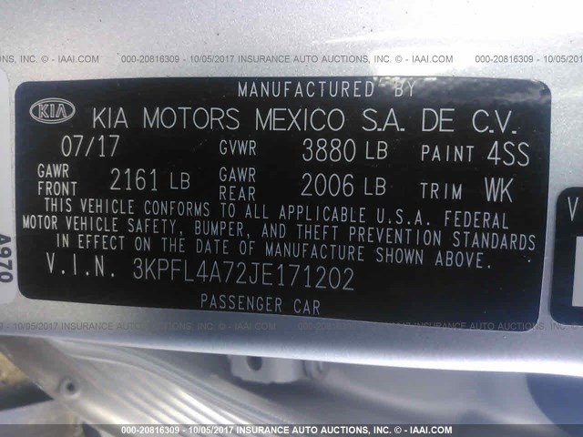 3KPFL4A72JE171202 - 2018 KIA FORTE LX/S GRAY photo 9