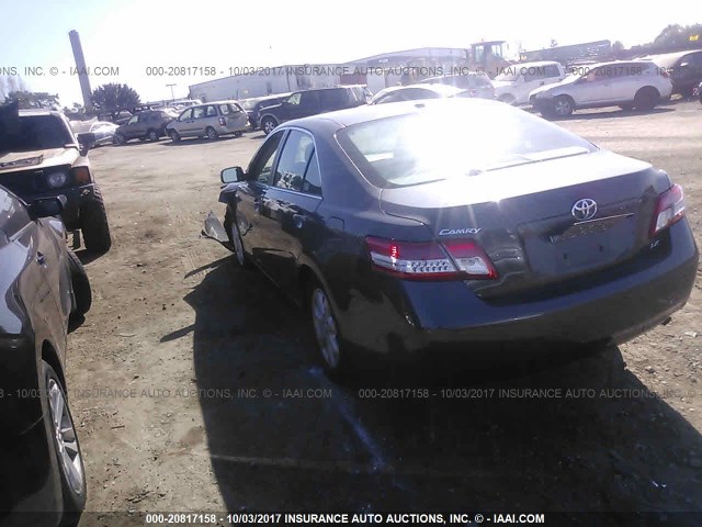 4T1BF3EK8BU648048 - 2011 TOYOTA CAMRY SE/LE/XLE Серый фото 3
