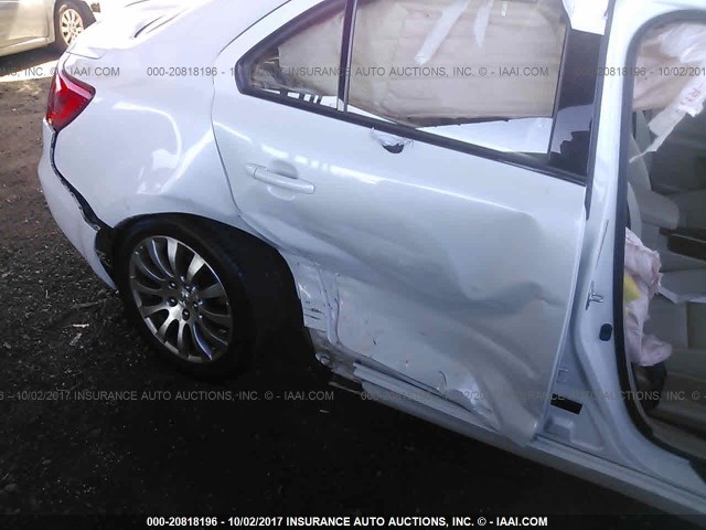 JS2RF9A34D6100212 - 2013 SUZUKI KIZASHI SE WHITE photo 6