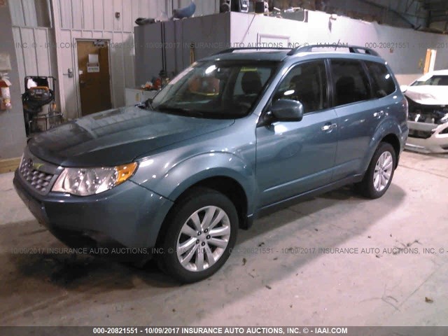 JF2SHAFC6DH416507 - 2013 SUBARU FORESTER LIMITED BLUE photo 2