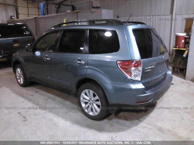 JF2SHAFC6DH416507 - 2013 SUBARU FORESTER LIMITED BLUE photo 3