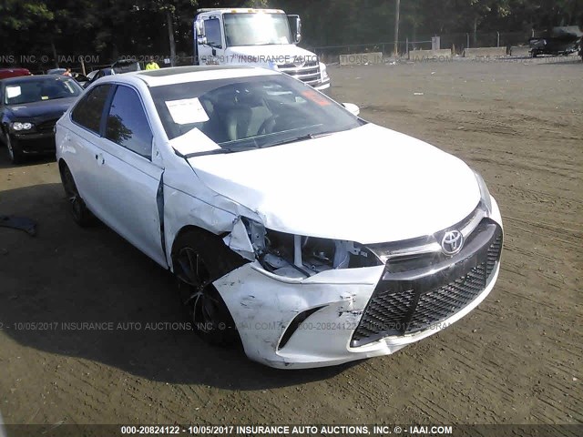 4T1BF1FK2GU164130 - 2016 TOYOTA CAMRY LE/XLE/SE/XSE WHITE photo 1