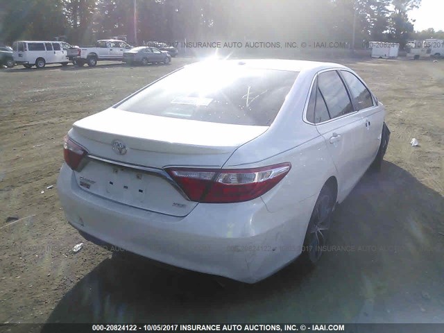 4T1BF1FK2GU164130 - 2016 TOYOTA CAMRY LE/XLE/SE/XSE WHITE photo 4