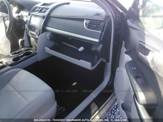 4T4BF1FK6CR270905 - 2012 TOYOTA CAMRY SE/LE/XLE 白色 照片 5