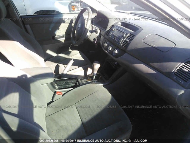 4T1BE32K45U425792 - 2005 TOYOTA CAMRY LE/XLE/SE 银色 照片 5