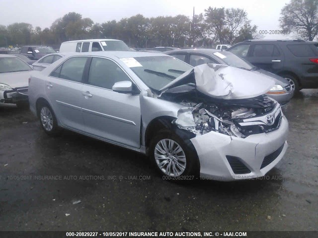 4T1BF1FK0EU360788 - 2014 TOYOTA CAMRY L/SE/LE/XLE 银色 照片 1