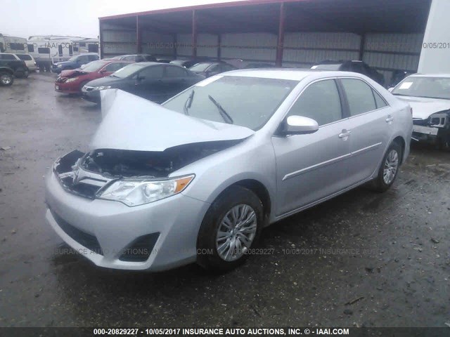 4T1BF1FK0EU360788 - 2014 TOYOTA CAMRY L/SE/LE/XLE 银色 照片 2