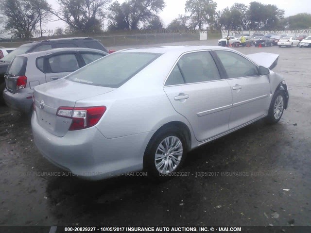 4T1BF1FK0EU360788 - 2014 TOYOTA CAMRY L/SE/LE/XLE 银色 照片 4
