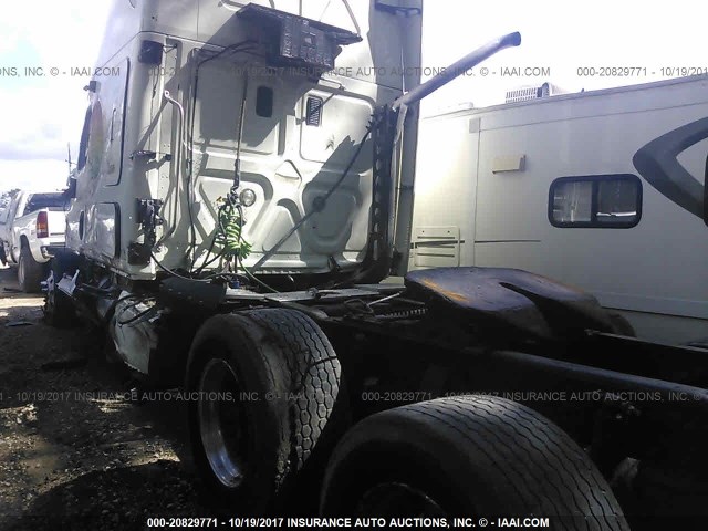 1FUJGLDR5CSBL5926 - 2012 FREIGHTLINER CASCADIA 125  WHITE photo 3