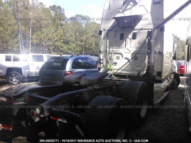 1FUJGLDR5CSBL5926 - 2012 FREIGHTLINER CASCADIA 125  WHITE photo 4