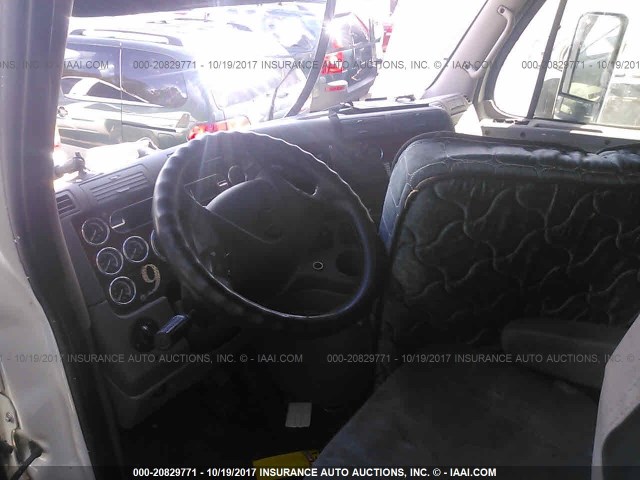 1FUJGLDR5CSBL5926 - 2012 FREIGHTLINER CASCADIA 125  WHITE photo 5