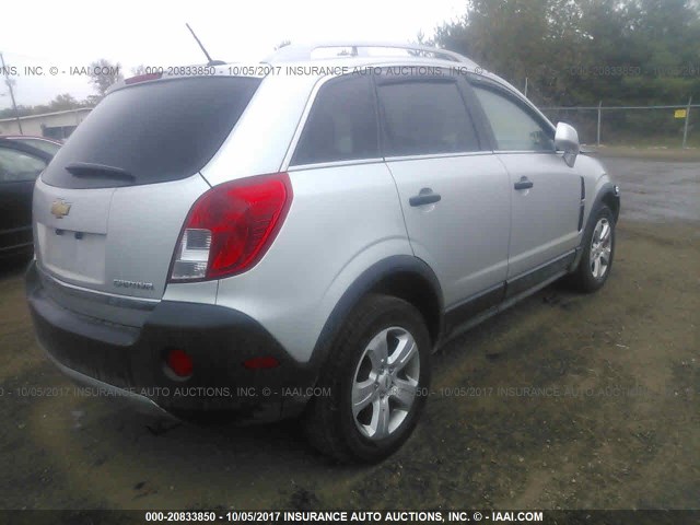 3GNAL2EK4DS640736 - 2013 CHEVROLET CAPTIVA LS SILVER photo 4