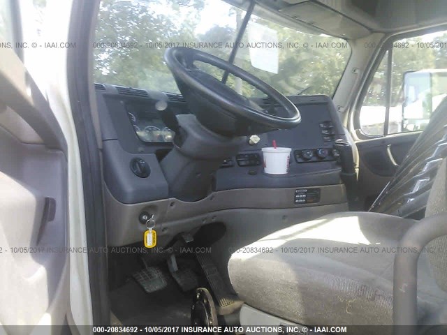 1FUJGEDV5DSBU5950 - 2013 FREIGHTLINER CASCADIA 125  WHITE photo 5