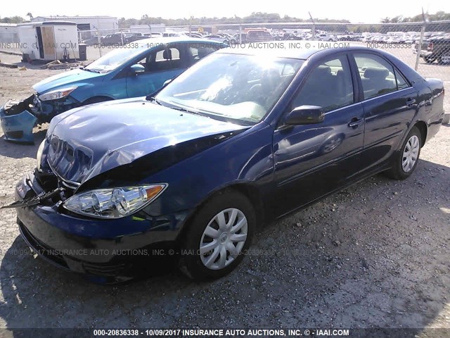 4T1BE32K25U084182 - 2005 TOYOTA CAMRY LE/XLE/SE ლურჯი ფოტო 2