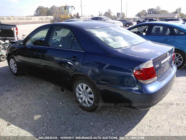 4T1BE32K25U084182 - 2005 TOYOTA CAMRY LE/XLE/SE ლურჯი ფოტო 3