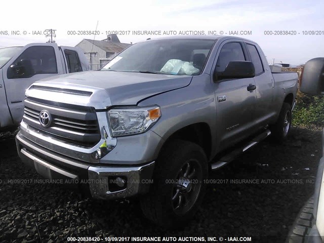 5TFUY5F14EX349118 - 2014 TOYOTA TUNDRA DOUBLE CAB SR/SR5 SILVER photo 2