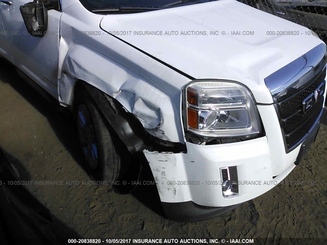 2CTALBEW4A6377528 - 2010 GMC TERRAIN SLE WHITE photo 6