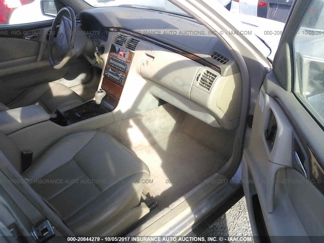 WDBJF70F8WA630009 - 1998 MERCEDES-BENZ E 430 TAN photo 5