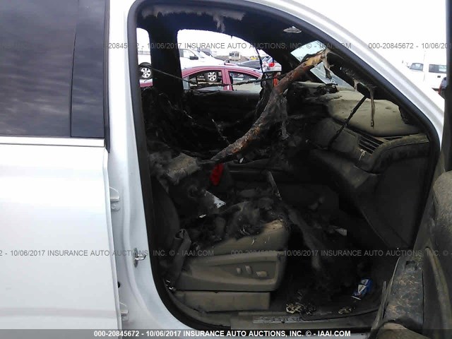 1GNSCHKC0GR432199 - 2016 CHEVROLET SUBURBAN C1500 LT WHITE photo 5