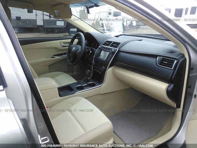 4T4BF1FK9GR548282 - 2016 TOYOTA CAMRY LE/XLE/SE/XSE TAN photo 5