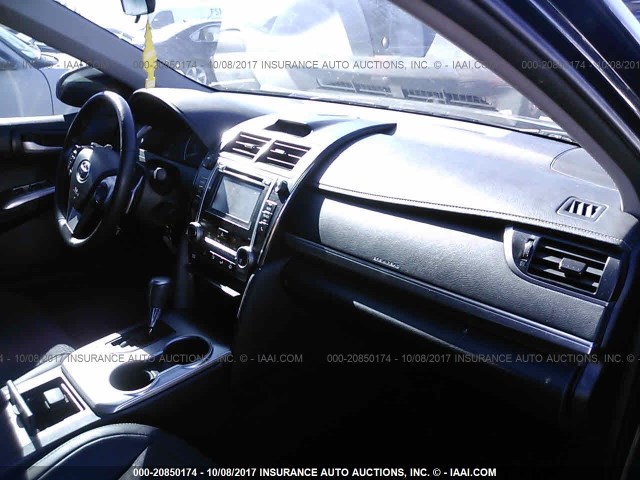4T1BF1FK0EU367076 - 2014 TOYOTA CAMRY L/SE/LE/XLE 深蓝色 照片 5