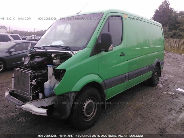 WD3PE7CC5A5483305 - 2010 MERCEDES-BENZ SPRINTER 2500 GREEN photo 2