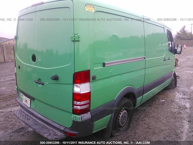 WD3PE7CC5A5483305 - 2010 MERCEDES-BENZ SPRINTER 2500 GREEN photo 4