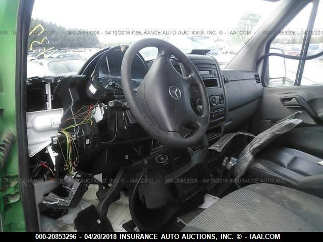 WD3PE7CC5A5483305 - 2010 MERCEDES-BENZ SPRINTER 2500 GREEN photo 5