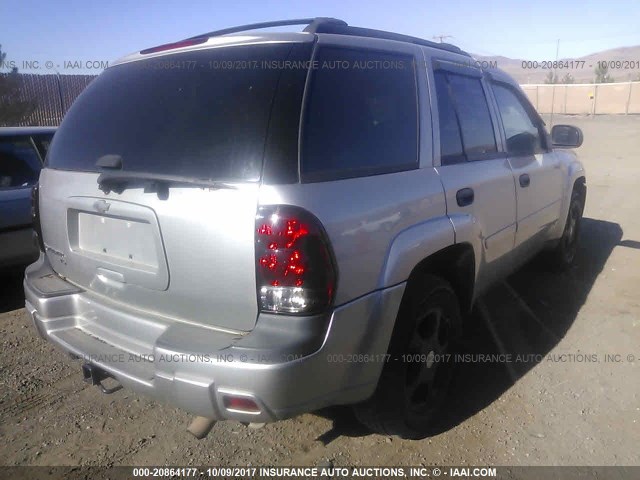 1GNDT13S682195220 - 2008 CHEVROLET TRAILBLAZER LS/LT SILVER photo 4