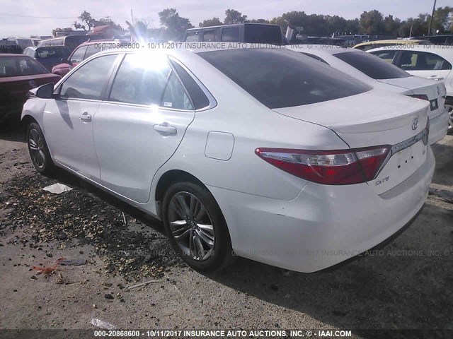 4T1BF1FK2HU412068 - 2017 TOYOTA CAMRY LE/XLE/SE/XSE 白色 照片 3