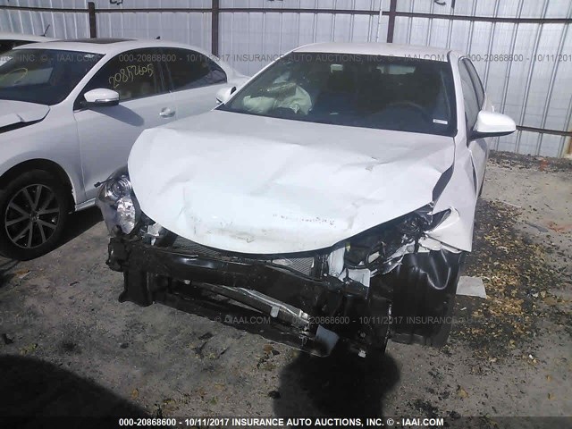 4T1BF1FK2HU412068 - 2017 TOYOTA CAMRY LE/XLE/SE/XSE 白色 照片 6