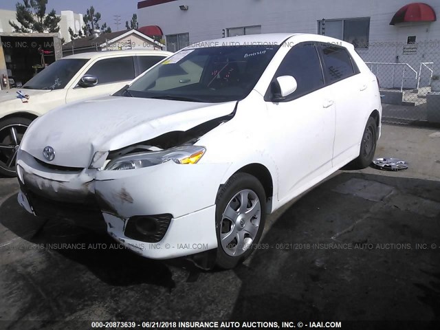 2T1KE40E69C016588 - 2009 TOYOTA COROLLA MATRIX S WHITE photo 2