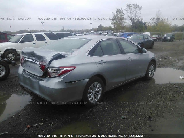 4T4BF1FK3FR502672 - 2015 TOYOTA CAMRY LE/XLE/SE/XSE SILVER photo 4
